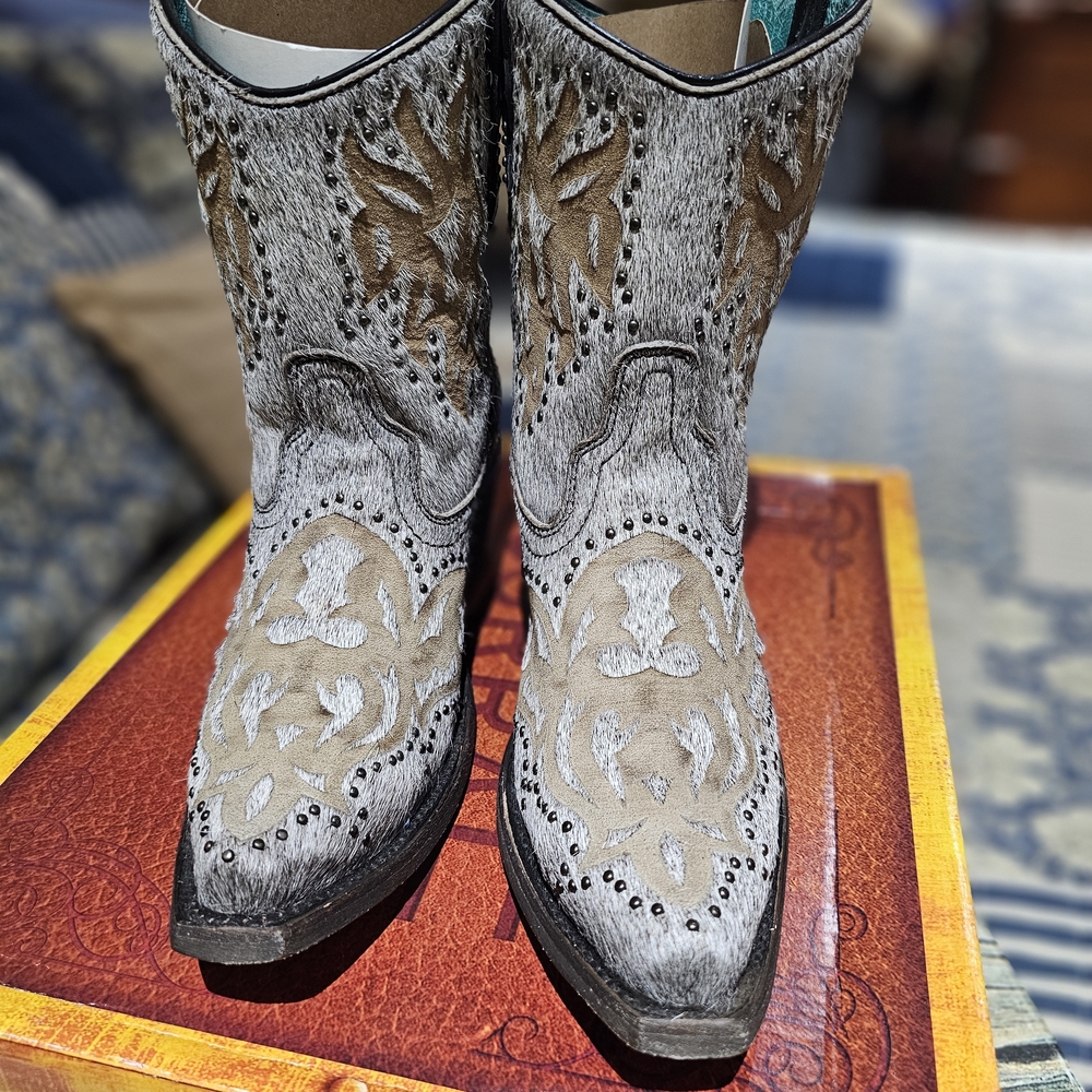 Womens Corral Hair On Hide Boots, Size 7